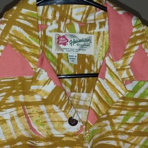 Hilo Hatties Hawaiian button up shirt